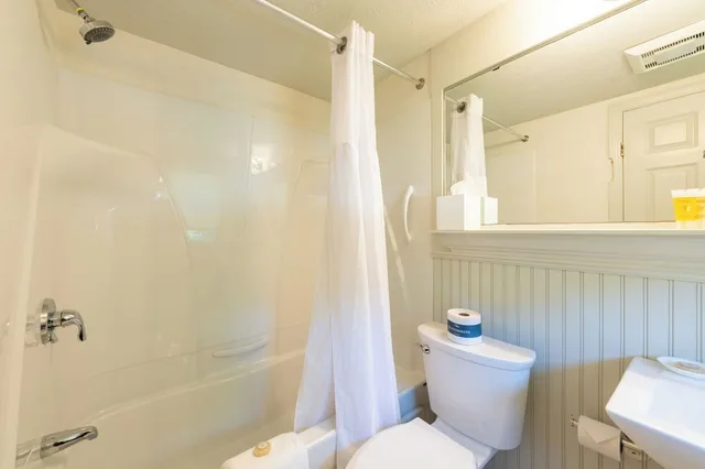 غرفة بسرير كينج، MEADOWMERE RESORT 7/10
