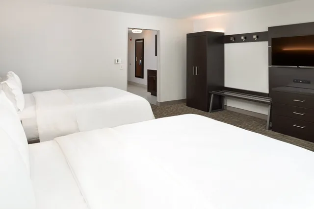 Standard, 2 Queen Beds, Extra Floor Space، Holiday Inn Express Hotel And Suites Pueblo North 2/6