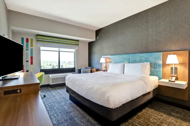 Room, King Bed, Hampton Inn St Catharines Niagara On 1/3