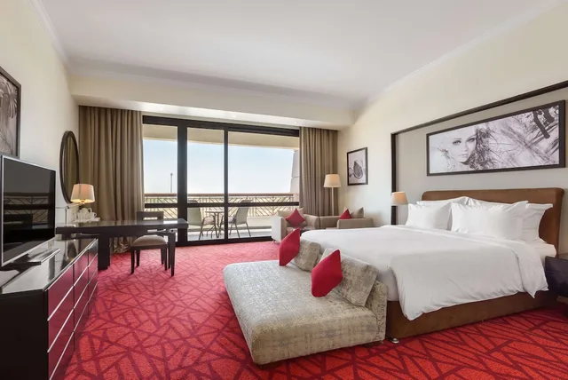 Superior, Twin Beds, Lake and Golf View, Lake View, Terrace، Radisson Blu Alexandria 3/10