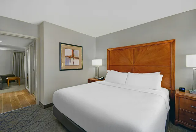 غرفة أساسية بسريرين مزدوجين، Embassy Suites By Hilton Detroit - Livonia/Novi 1/5