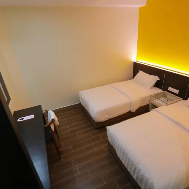 Standard, Twin Beds, No Window، Pantai Regal Hotel 3/5