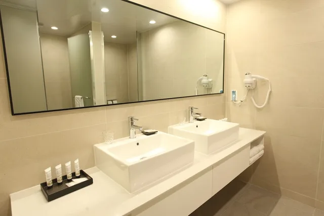 غرفة ديلوكس عائلية بسريرين منفصلين وسرير مزدوج وسريرين منفصلين، Hotel Skypark Daejeon I 6/6
