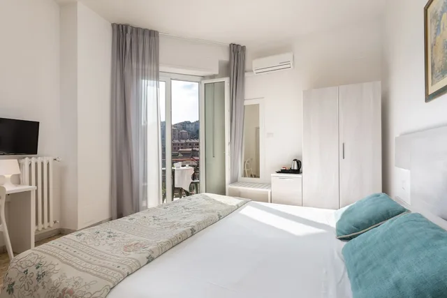 غرفة قياسية بسريرين منفصلين بإطلالة على المدينة، Hotel Minerva 6/10