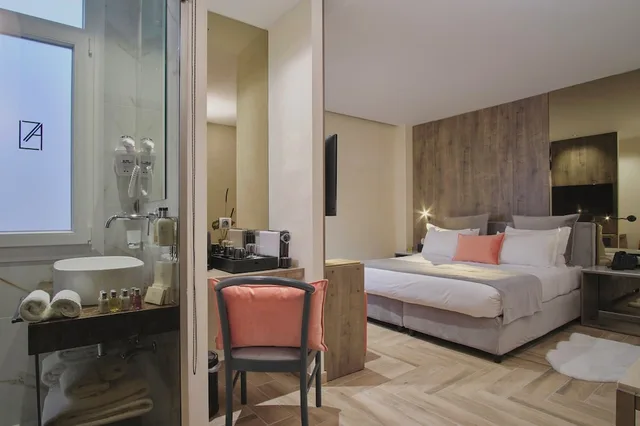 Duchess, Atrium, Queen Bed، Athens The L7 Str - Luxury Boutique Collection Hotel 3/7
