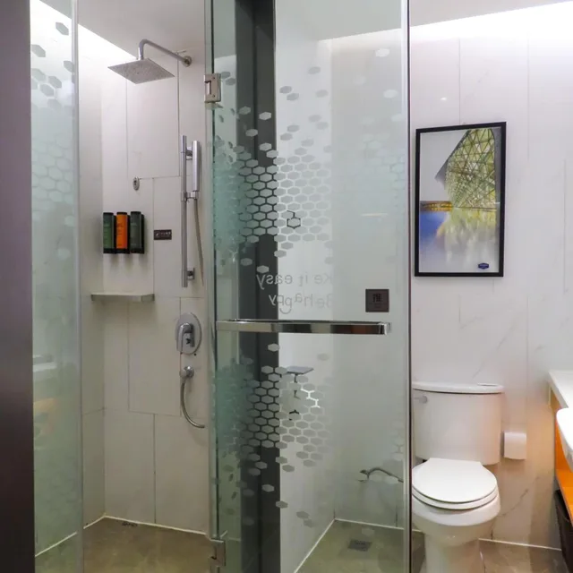 غرفة كومفورت بسرير كينج، Hampton by Hilton Guangzhou Tianhe Sports Center 7/8