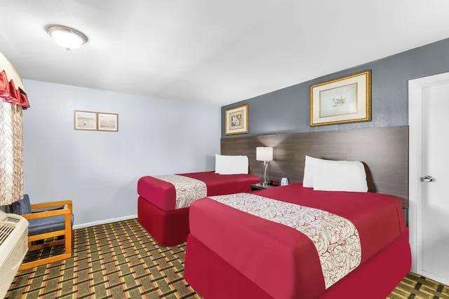 Room, 2 Double Beds, Americas Best Value Inn Belleville 2/4