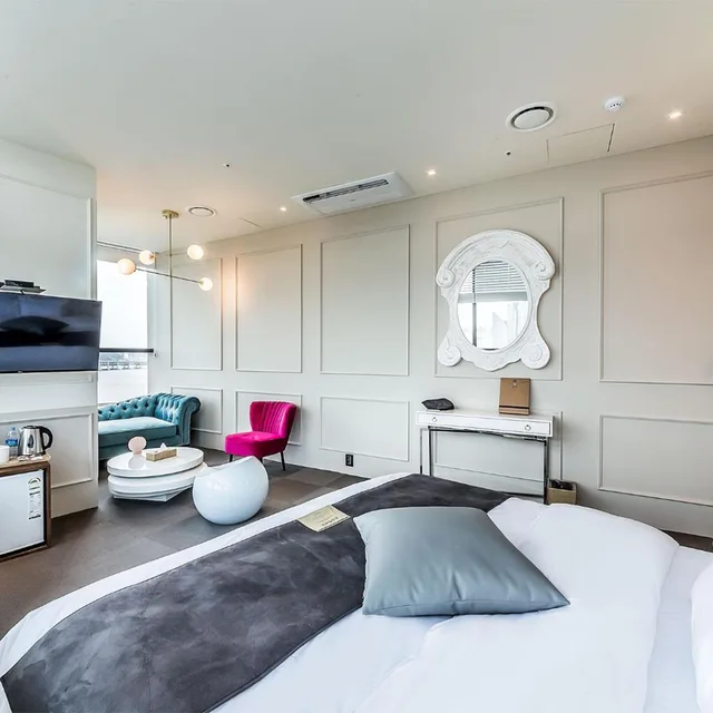 Deluxe, King Bed, H Avenue 6/10
