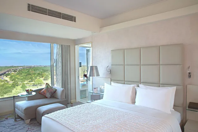 جناح تنفيذي بسرير كينج، Le Meridien Gurgaon 1/10
