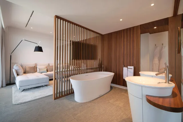 جناح سيغنتشر، Hotel Marina Badalona 3/5