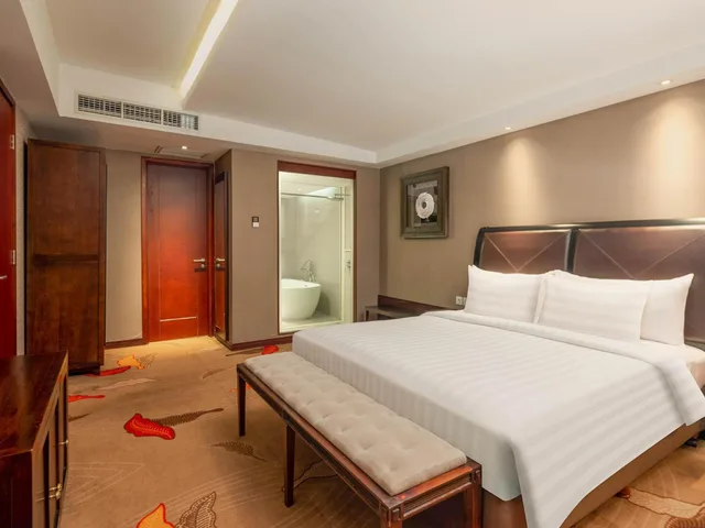 جناح تنفيذي بسرير كوين، The Alana Yogyakarta Hotel & Convention Center 1/3