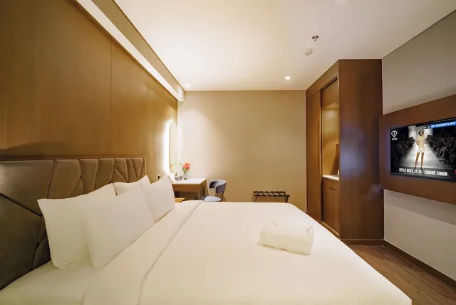 Superior, King Bed, Nhat Ha Lavish Hotel 1/3