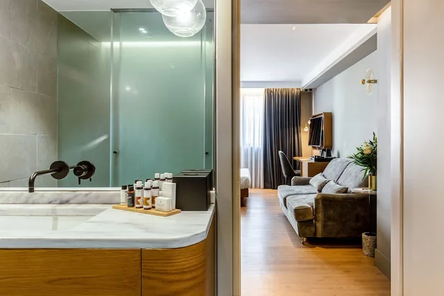 Comfy, King Bed, Balcony، Bob W Eolou 4/10