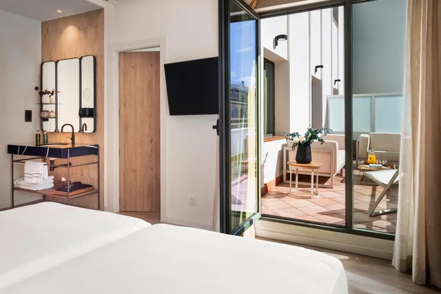 The Level, Premium, Double Bed, Terrace، Melia Granada 3/10