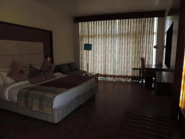 غرفة بسرير كينج بشرفة بإطلالة، JuSTa Luxe Mukteshwar Retreat and Spa Mukteshwar 1/1