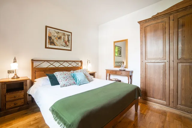 غرفة بريميوم بسرير كوين بحوض جاكوزي، Euroresidence 3/4