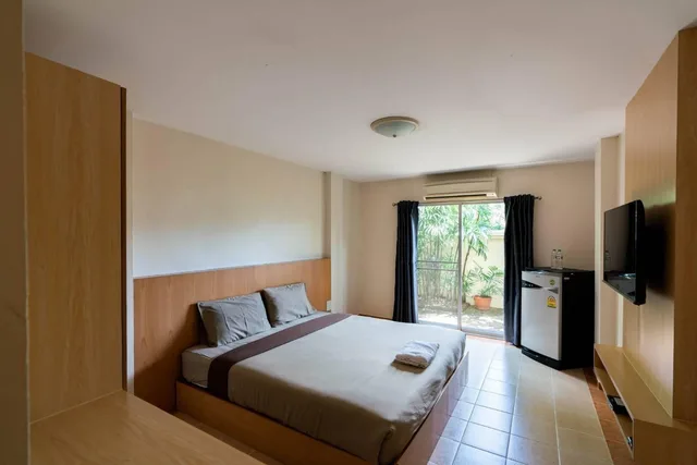 غرفة قياسية بسرير مزدوج، Suklutai Hotel & Serviced Apartment 1/2