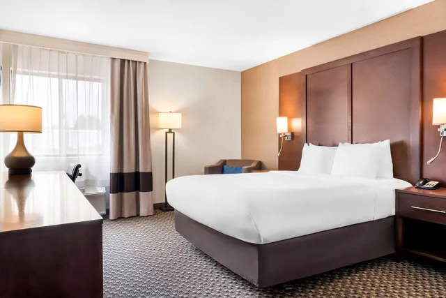 Room, King Bed, Accessible, Comfort Inn At Buffalo Bill Village Resort 2/4