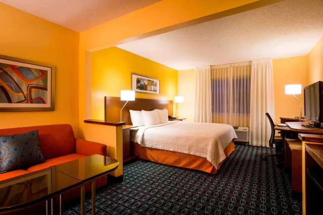 جناح بسرير كينج مع أريكة، Fairfield Inn Suites By Marriott Cincinnati Eastgate 1/1