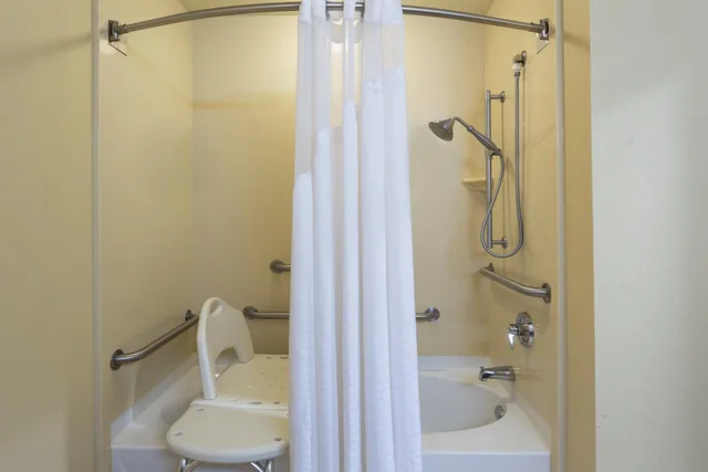 جناح لذوي الإعاقة، Holiday Inn Express & Suites Tavares - Leesburg, an IHG Hotel 6/6