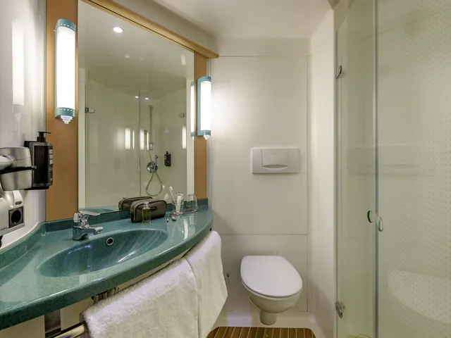 Standard Room With One Double Bed، IBIS HAMBURG ALSTERRING 7/7