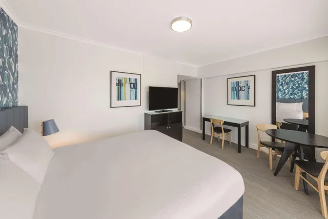 Room, Double or Twin Bed, Vibe Hotel Gold Coast 5/8