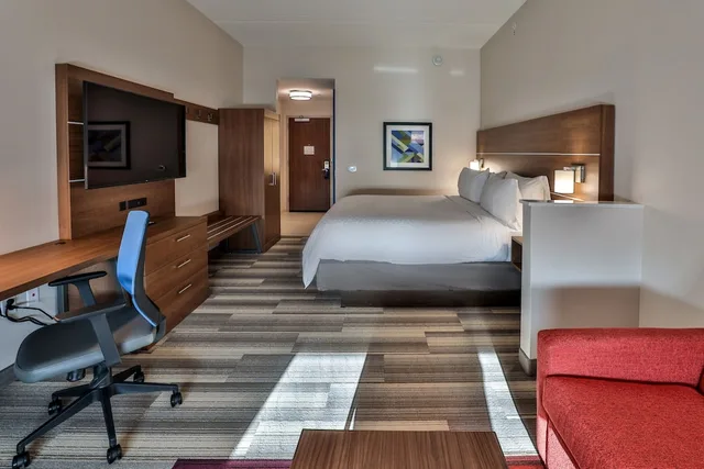 جناح بسرير كينج بمنطقة جلوس، Holiday Inn Express & Suites Nashville Metrocenter Downtown 6/8