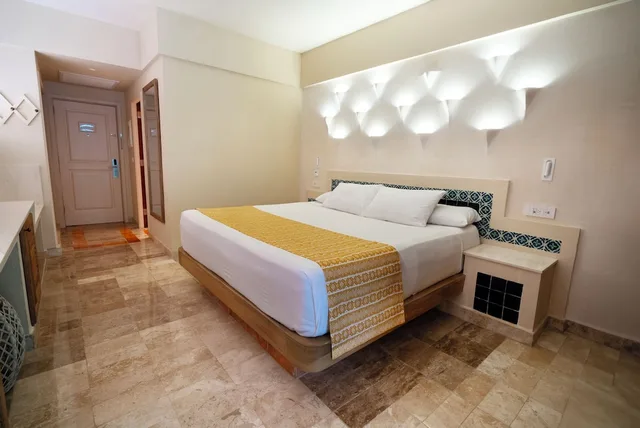 Premium, 2 Double Beds, Tropical View، Iberostar Waves Quetzal 2/10