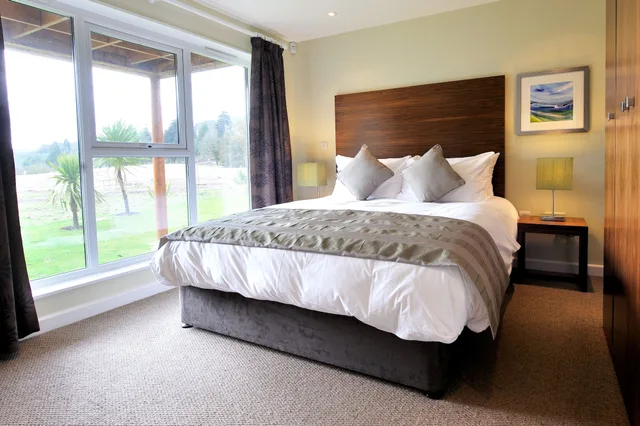 3 Bedrooms, Lodge, 2 Double and Twin Beds, Sofa، The Cornwall Hotel Spa Estate 1/4