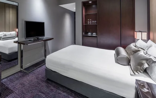 Atrium, Queen Bed، Beetson Hotel Brisbane 4/7