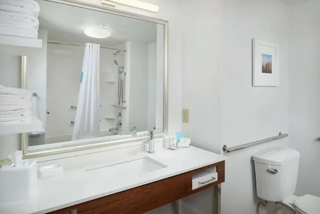 استوديو بسرير كينج مع أريكة لذوي الإعاقة، Hampton Inn and Suites Rogers 5/6