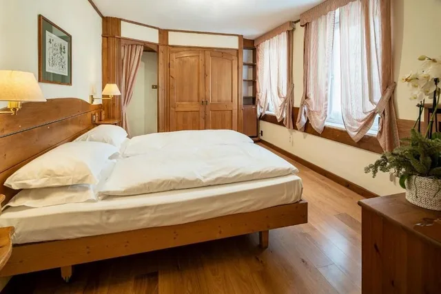 غرفة سوبيريور بسرير كينج بإطلالة على الجبل بشرفة، PARC HOTEL VICTORIA CORTINA 2/7