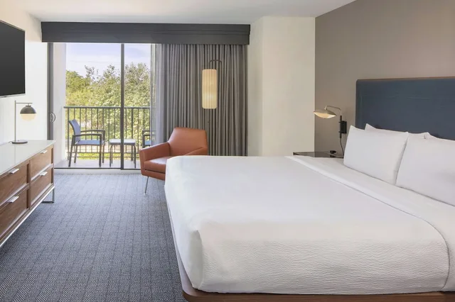 1 Bedroom, Suite, King Bed, Sofa, Balcony, Courtyard Fort Lauderdale East Lauderdale By the Sea 1/8