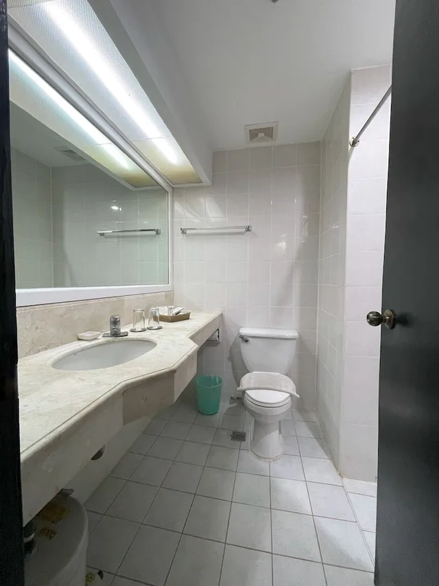 Deluxe, Golden Peak Hotel and Suites powered by Cocotel 9/10