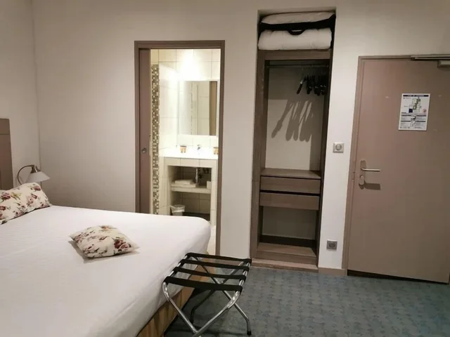 1 Bedroom, Comfort, Traditional, King Bed, HOTEL DE LA COURONNE 2/2