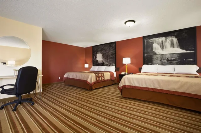 جناح استوديو بسريرين كينج، Hotel Mattoon 1/2