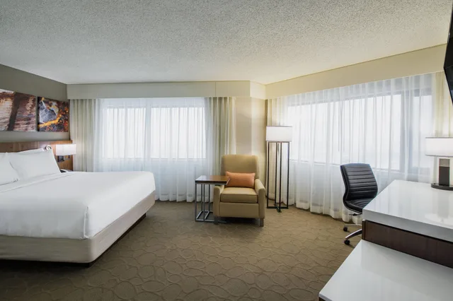 غرفة بسريرين مزدوجين، Delta Hotels By Marriott Regina 2/4