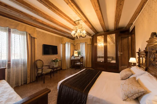 Bridge, Rialto, Junior Suite, Queen Bed, Grand Canal View, Canal View، Palazzo Bembo 2/5