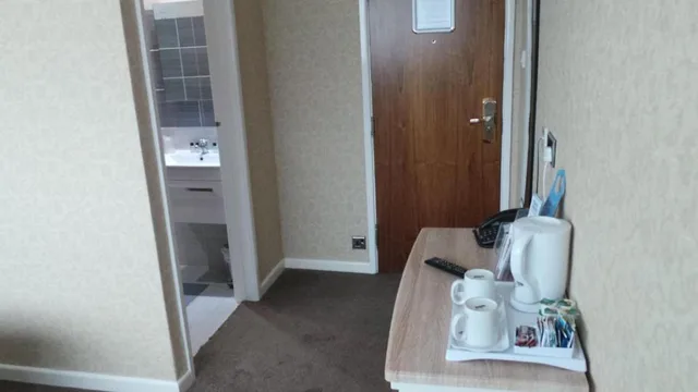 غرفة عائلية ثلاثية بسرير مزدوج وسرير فردي، Torbay Court Hotel 4/4
