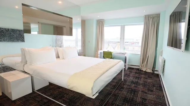 Suite, King Bed, Citrus Hotel Cheltenham By Compass Hospitality 10/10