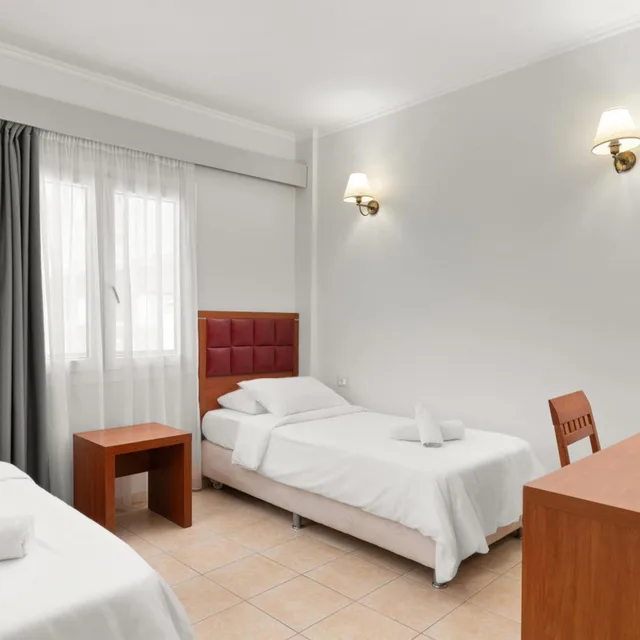 غرفة عائلية بإطلالة على البحيرة بغرفتي نوم، Ariti Grand Hotel Corfu 1/6