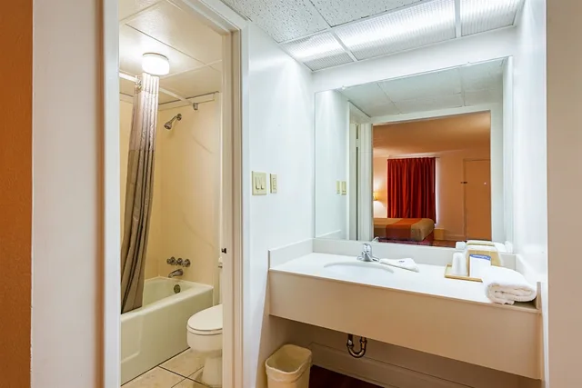 غرفة قياسية بسريرين مزدوجين للمدخنين، Motel6 Perry, GA 8/9