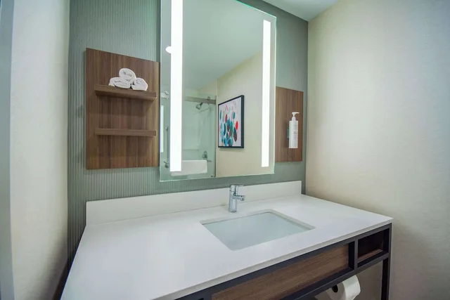غرفة قياسية بسرير كينج، Hilton Garden Inn Danbury 7/9