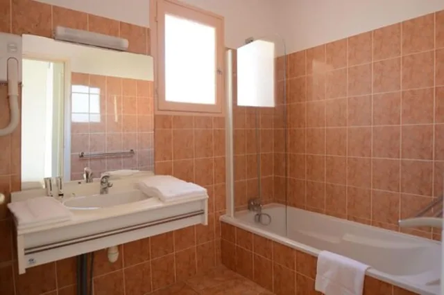 Room, Double Bed, Mountain Side، Sun Beach Hotel 3/3