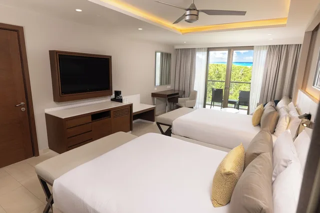 جناح جونيور فاخر بسريرين كوين مع أريكة، Royalton Riviera Cancun An Autograph Collection All Inclusive Resort Casino 7/10