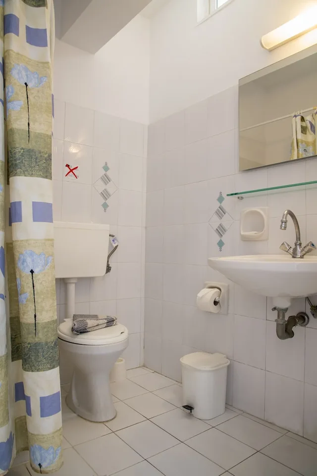 شقة بثلاثة أسرّة بإطلالة على البحر، Byron Apartments 2/2