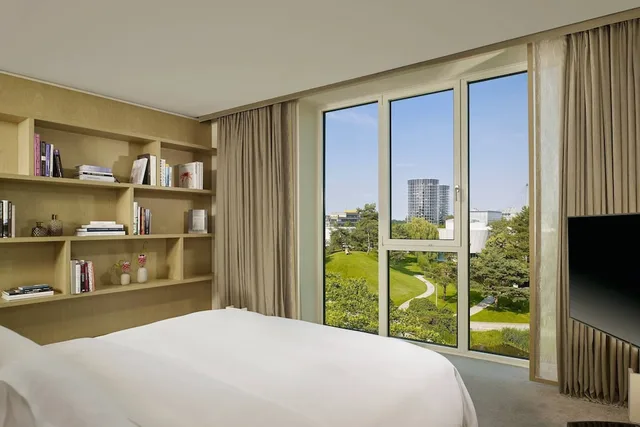 Signature, Suite, King Bed, The Ritz-Carlton Wolfsburg 3/6