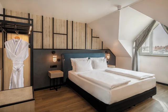 غرفة بريميوم بسرير كينج، Hotel Munchen City Center Affiliated by Melia 3/10