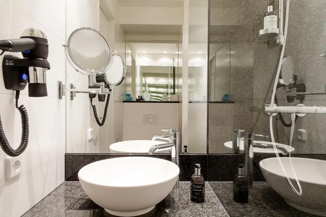 Standard, Double Bed, Terrace, Hotel Motel One Frankfurt-Romer 3/4