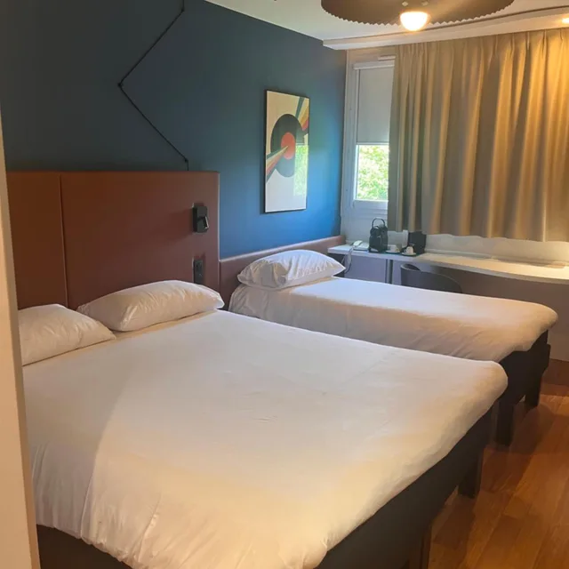 Room, Triple, 1 Double and 1 Single Bed, Ibis Cambrai 1/4